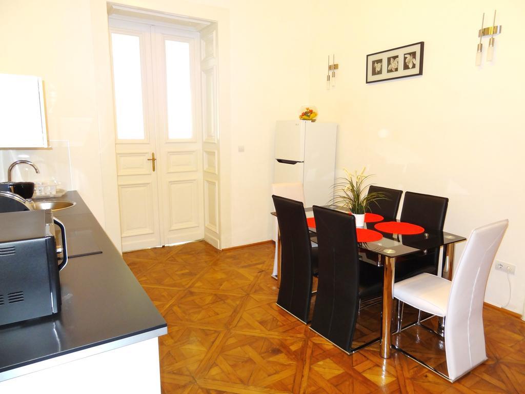 Erzsebet Boulevard Apartment Budapeste Exterior foto