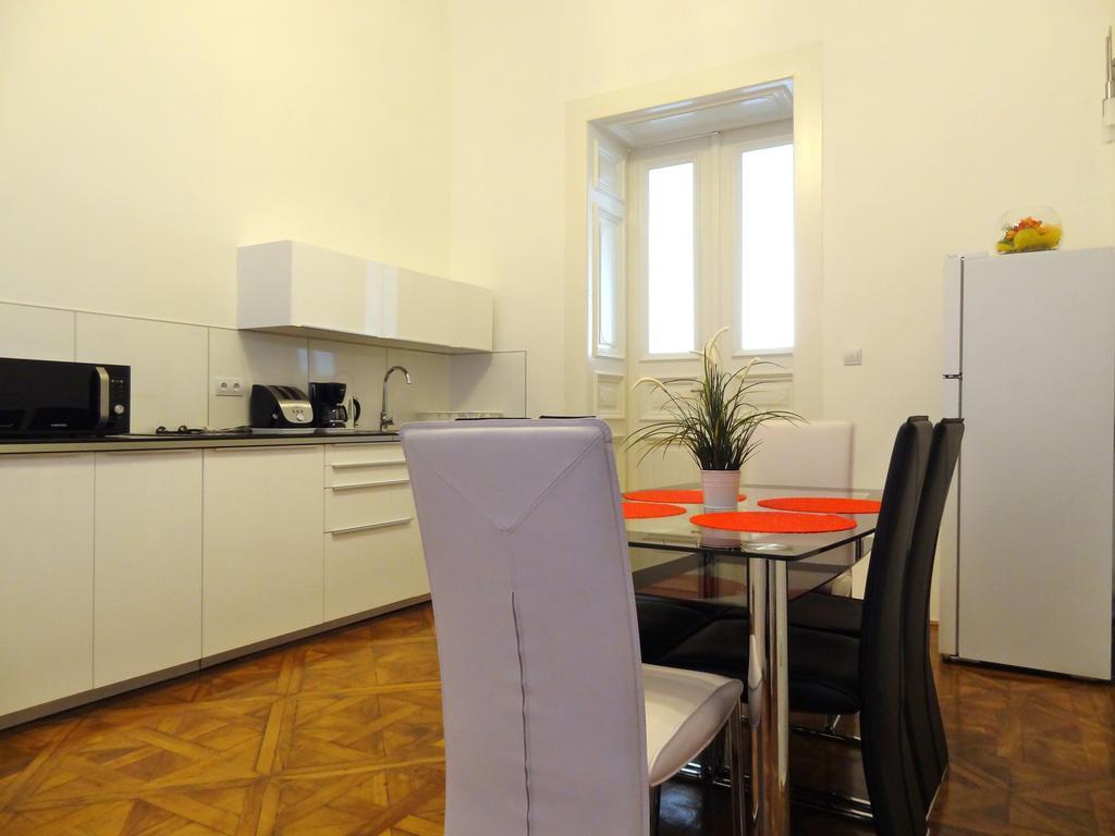 Erzsebet Boulevard Apartment Budapeste Exterior foto