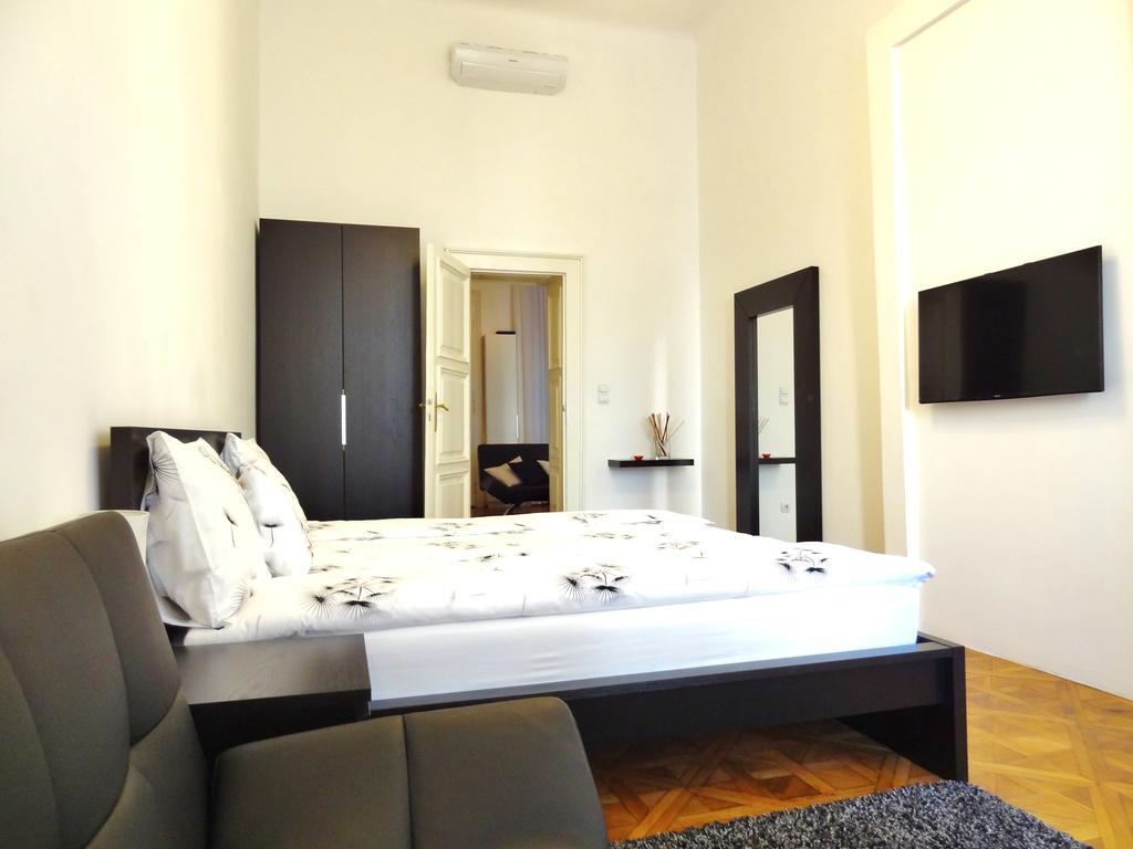 Erzsebet Boulevard Apartment Budapeste Exterior foto